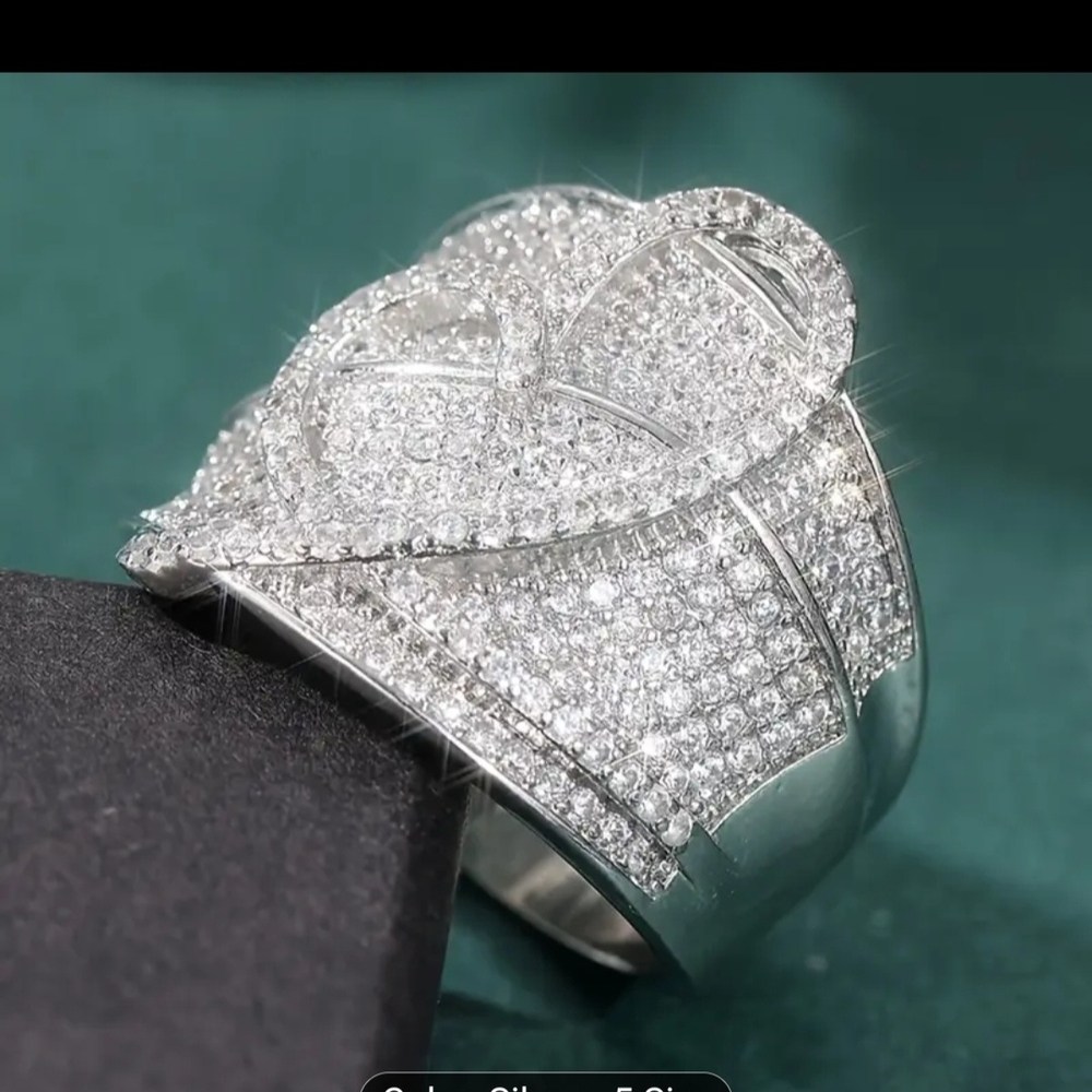 Dazzling Silver Heart Ring - Picture 3 of 5